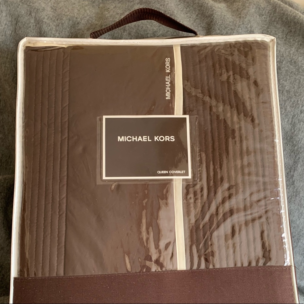 MICHAEL KORS QUEEN COVERLET